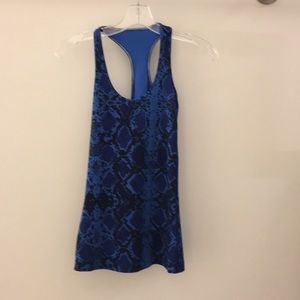 lululemon athletica Tops - Lululemon blue snakeskin tank top sz4 64579 lululemon athletica Tops - Lululemon blue snakeskin tank top sz4 64579